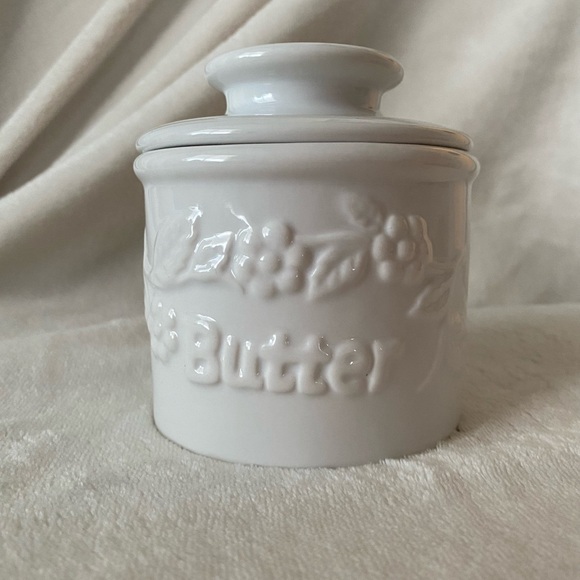 La Fleur Collection - 2008 L. TREMAIN INC Pending Patent Edition Butter Bell - Picture 4 of 5